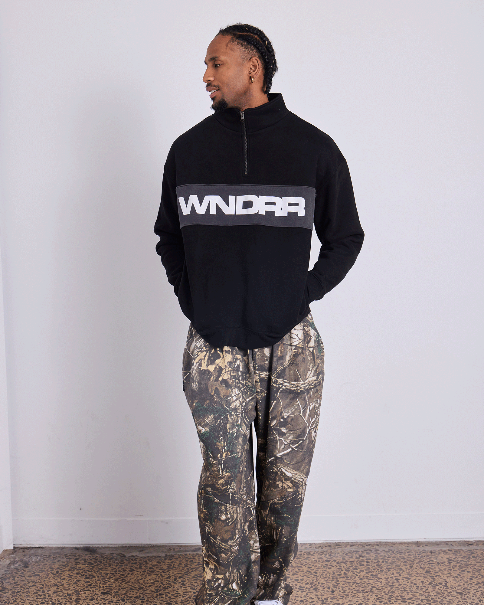 MOTIF 1/4 ZIP SWEAT - BLACK