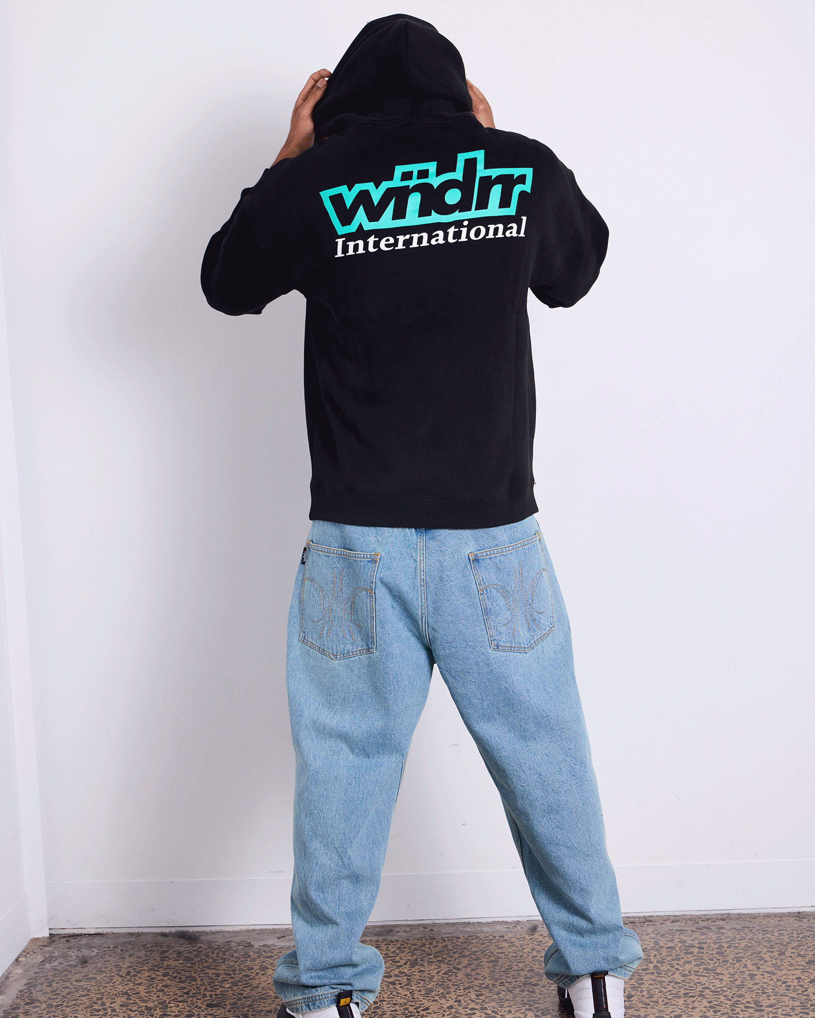 INTERNATIONAL HOOD SWEAT - BLACK